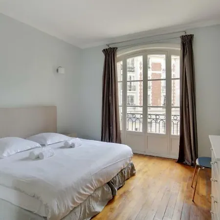 Apartment 4 People Close To Eiffel Tower By Weekome